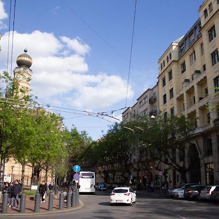 Luxury Downtown 3 Bedroom Apartment By Synagoge With Beautiful View Budapest Exterior photo