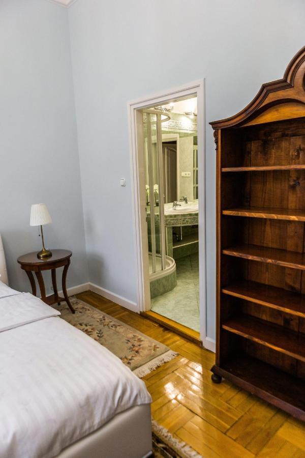 Luxury Downtown 3 Bedroom Apartment By Synagoge With Beautiful View Budapest Exterior photo