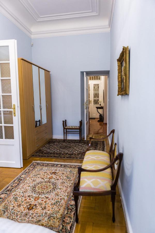 Luxury Downtown 3 Bedroom Apartment By Synagoge With Beautiful View Budapest Exterior photo