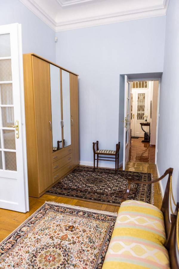 Luxury Downtown 3 Bedroom Apartment By Synagoge With Beautiful View Budapest Exterior photo