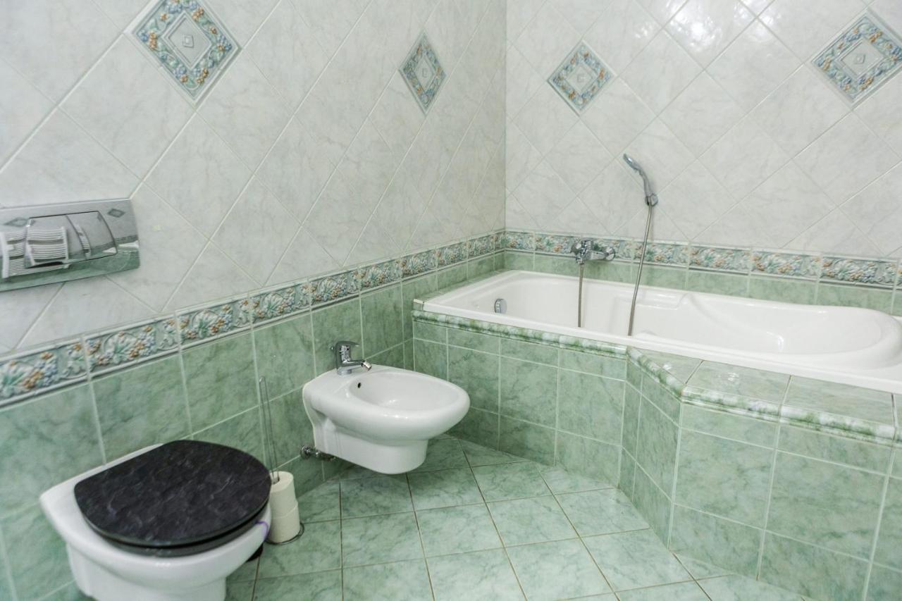 Luxury Downtown 3 Bedroom Apartment By Synagoge With Beautiful View Budapest Exterior photo
