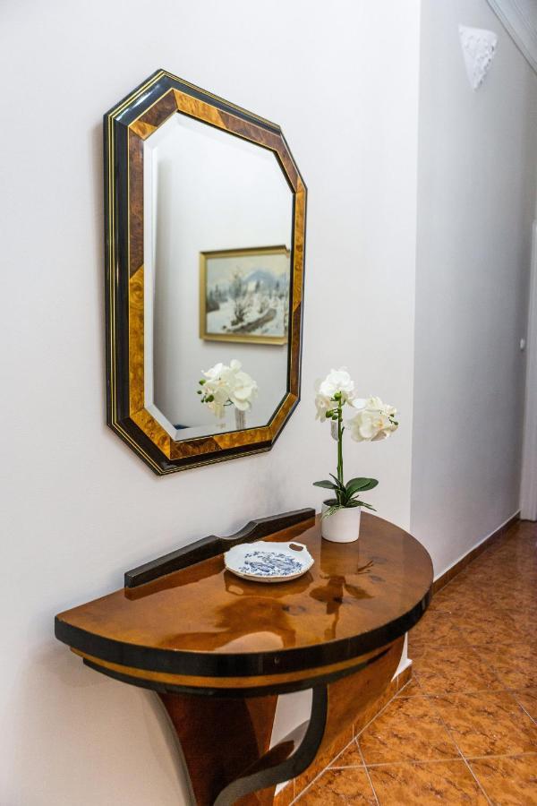 Luxury Downtown 3 Bedroom Apartment By Synagoge With Beautiful View Budapest Exterior photo