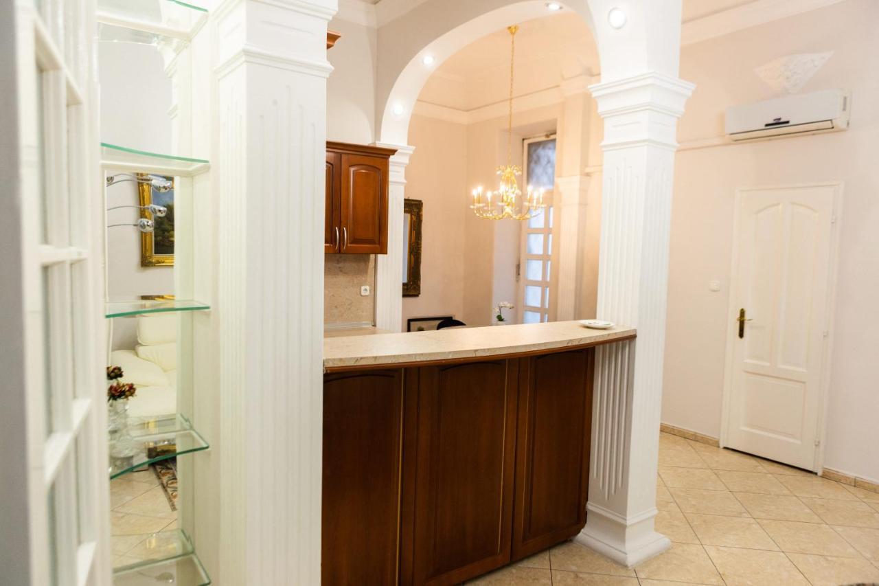 Luxury Downtown 3 Bedroom Apartment By Synagoge With Beautiful View Budapest Exterior photo