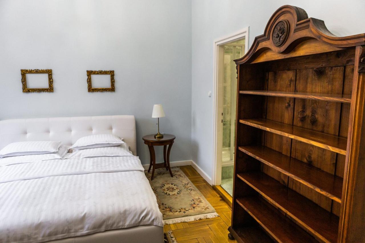 Luxury Downtown 3 Bedroom Apartment By Synagoge With Beautiful View Budapest Exterior photo